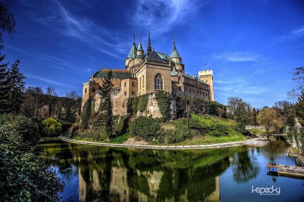 Slnecny Apartmanovy Dom Oslany Экстерьер фото
